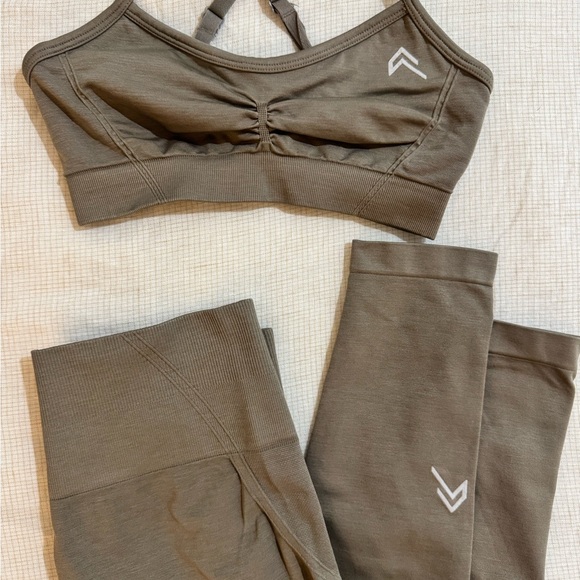 Oner Active Effortless Sports Bra and Leggings- Minky - Picture 3 of 3